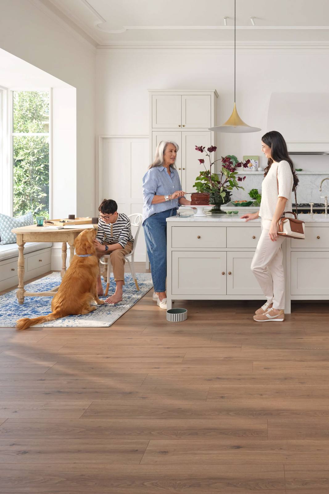Cocina familiar con piso vinílico